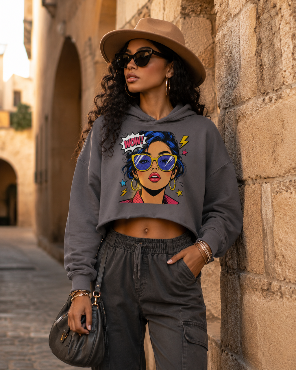 Sweat à Capuche Crop-Top “WOW!”